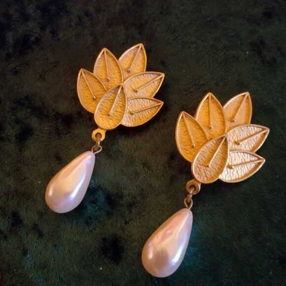 Coraline Made in USA designer runway earrings faux pearl large 3 inches by 1 1/2 - Picture 8 of 10
